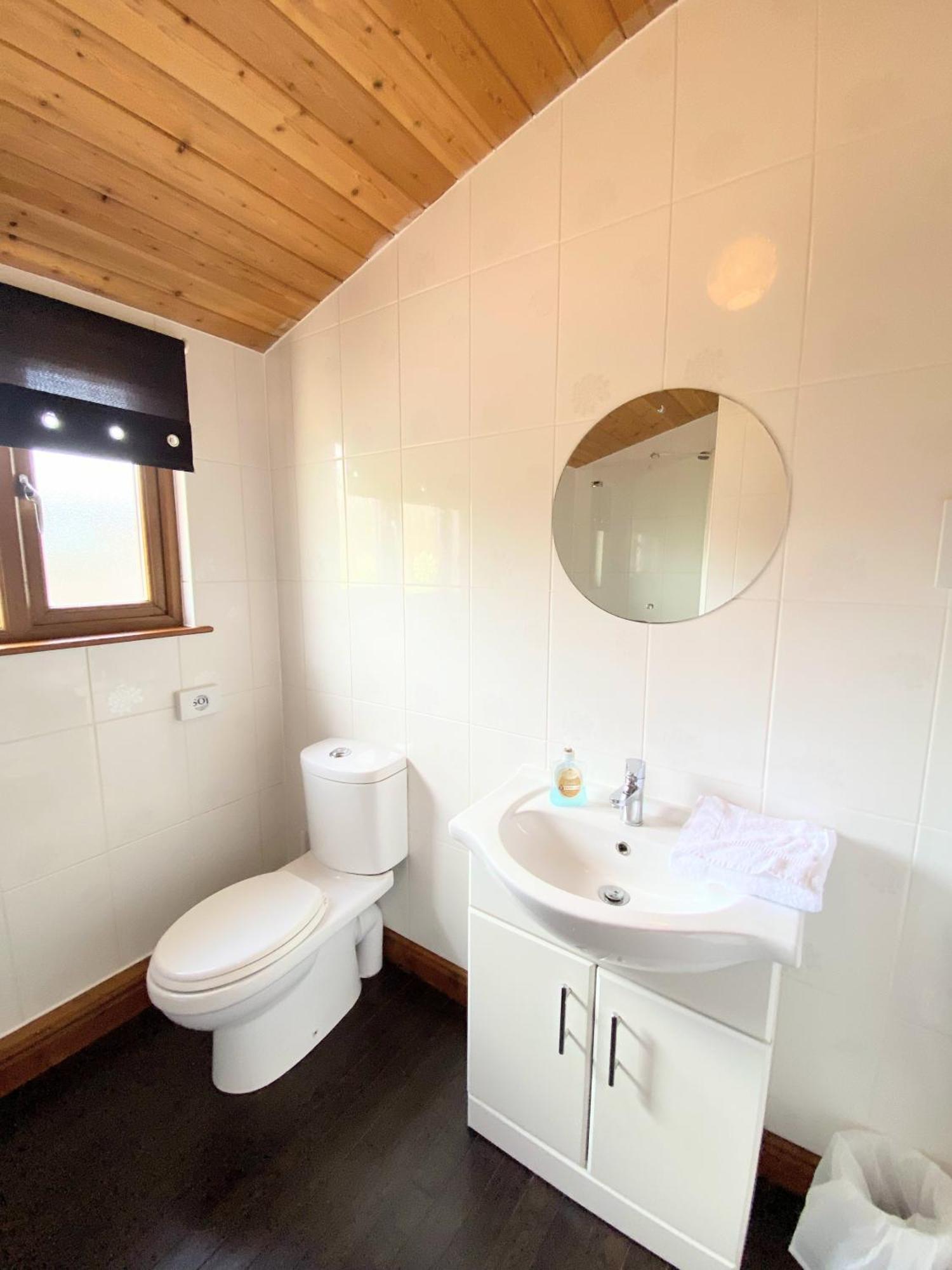 Torridon 12 With Private Hot Tub - Fife - Loch Leven - Lomond Hills Villa Kelty Bagian luar foto