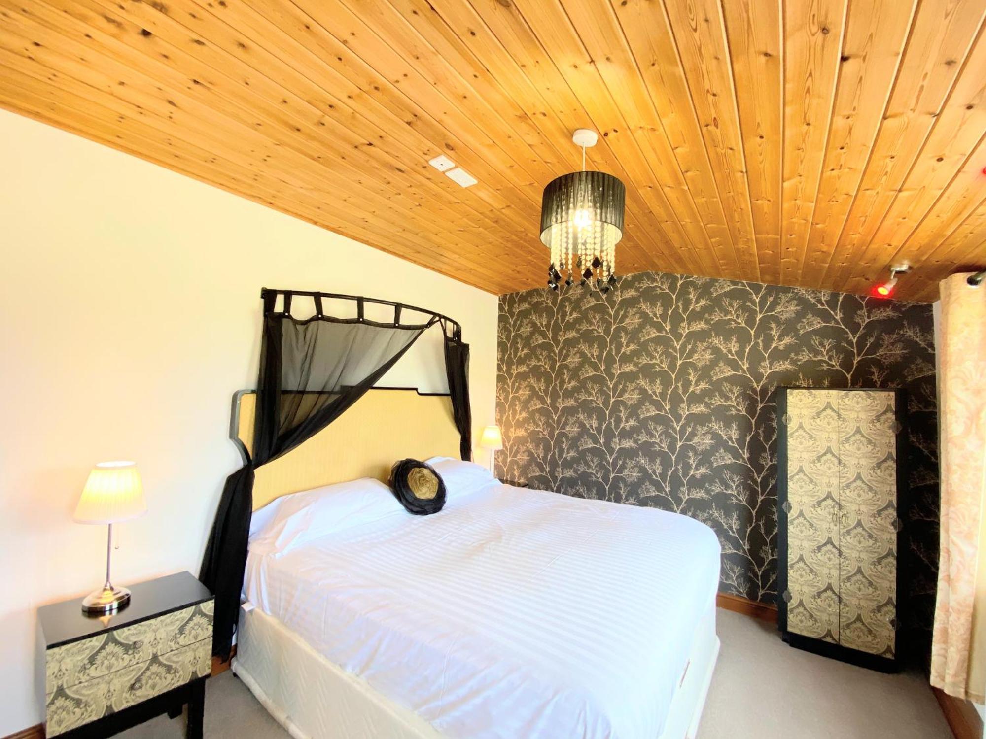 Torridon 12 With Private Hot Tub - Fife - Loch Leven - Lomond Hills Villa Kelty Bagian luar foto