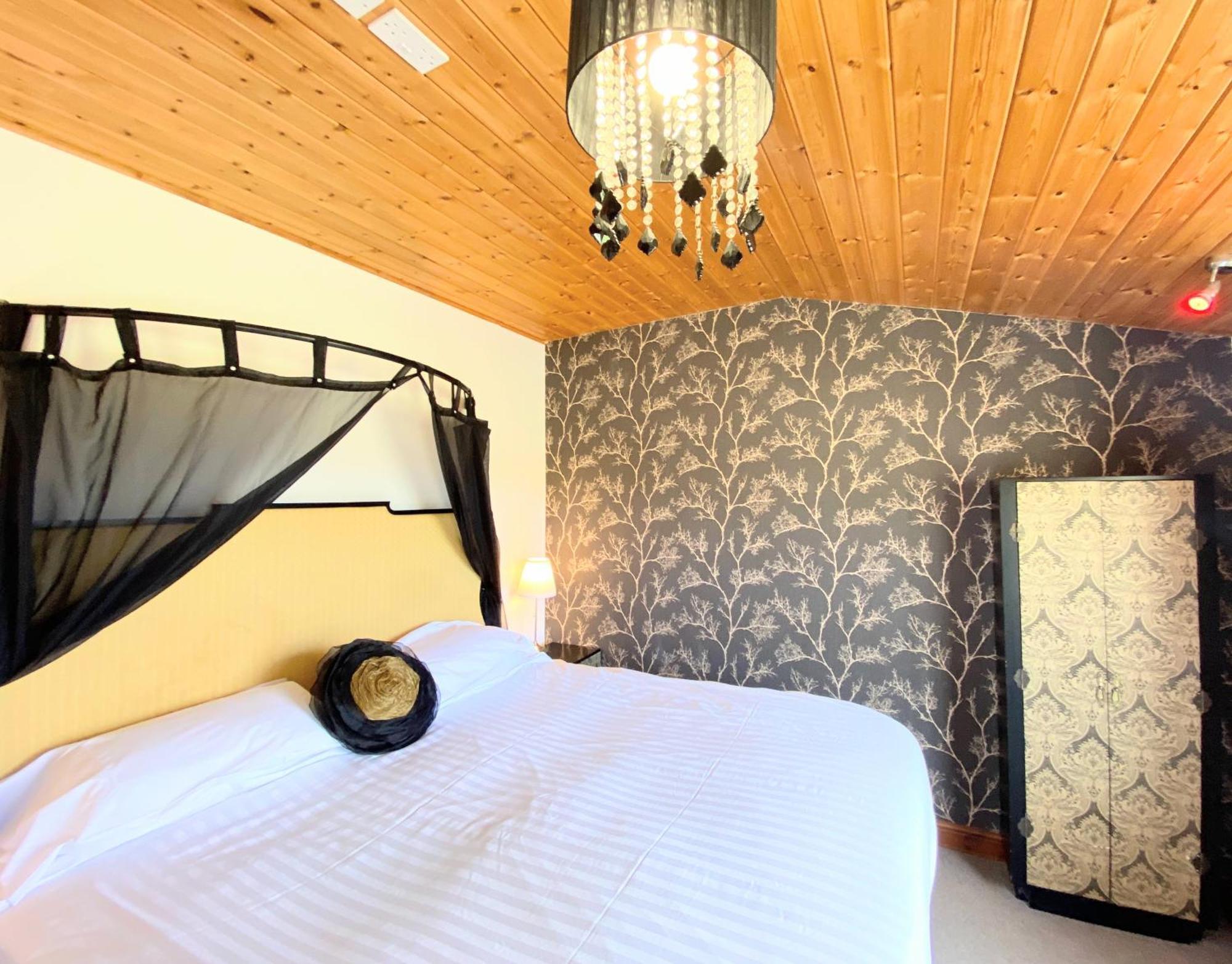 Torridon 12 With Private Hot Tub - Fife - Loch Leven - Lomond Hills Villa Kelty Bagian luar foto