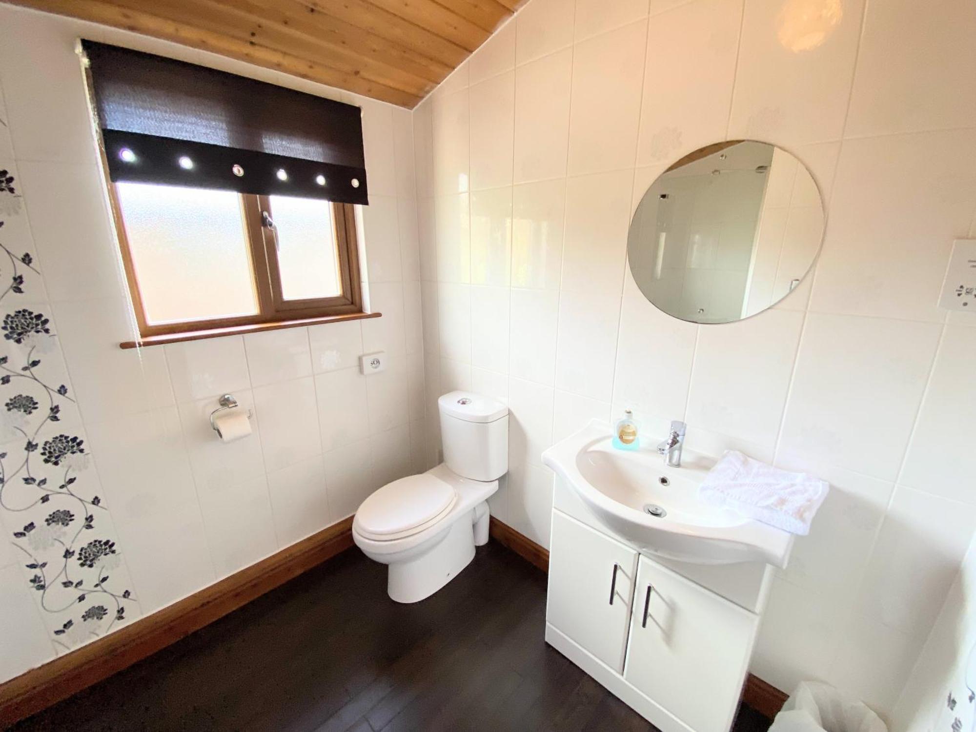 Torridon 12 With Private Hot Tub - Fife - Loch Leven - Lomond Hills Villa Kelty Bagian luar foto