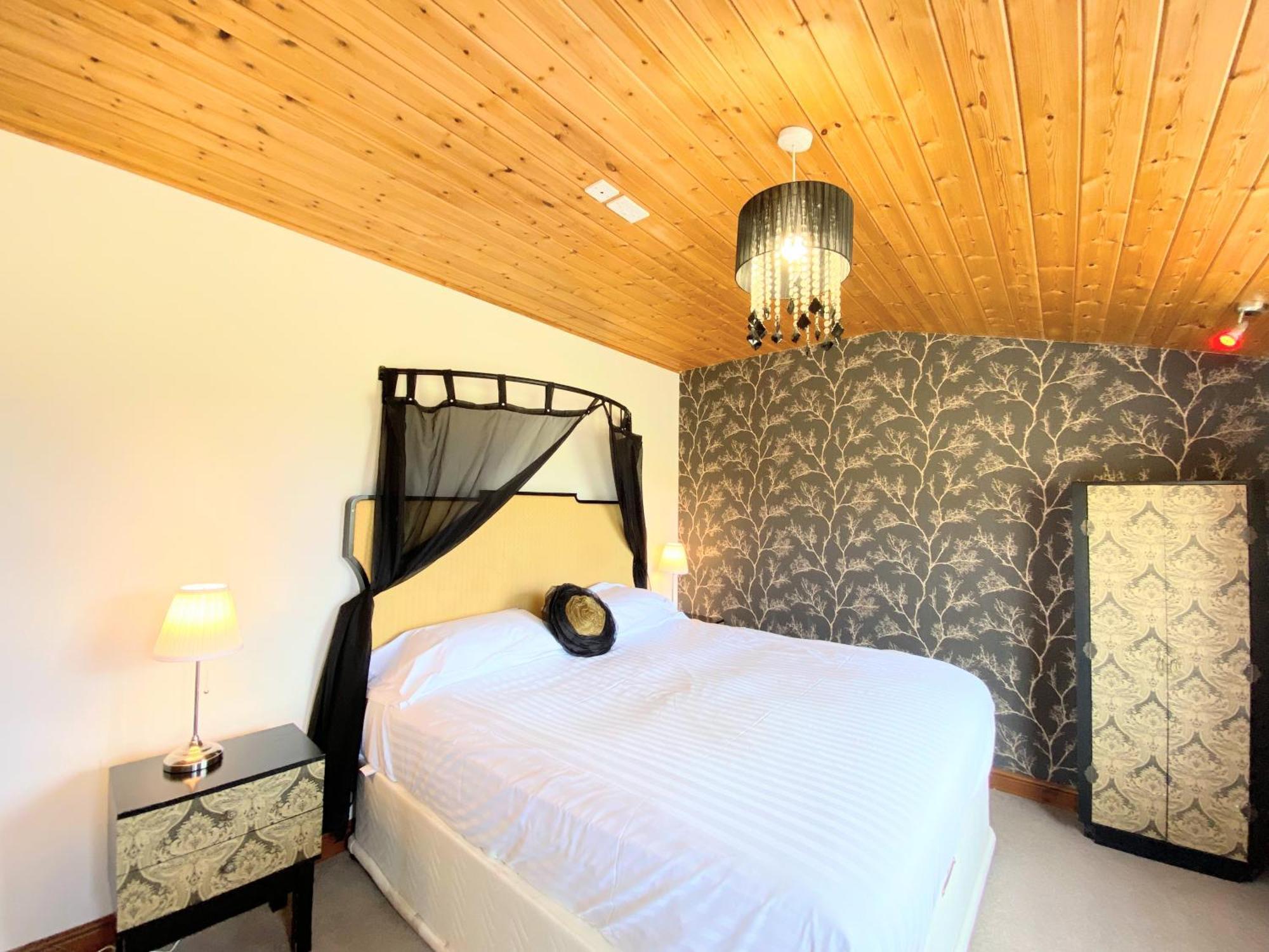 Torridon 12 With Private Hot Tub - Fife - Loch Leven - Lomond Hills Villa Kelty Bagian luar foto