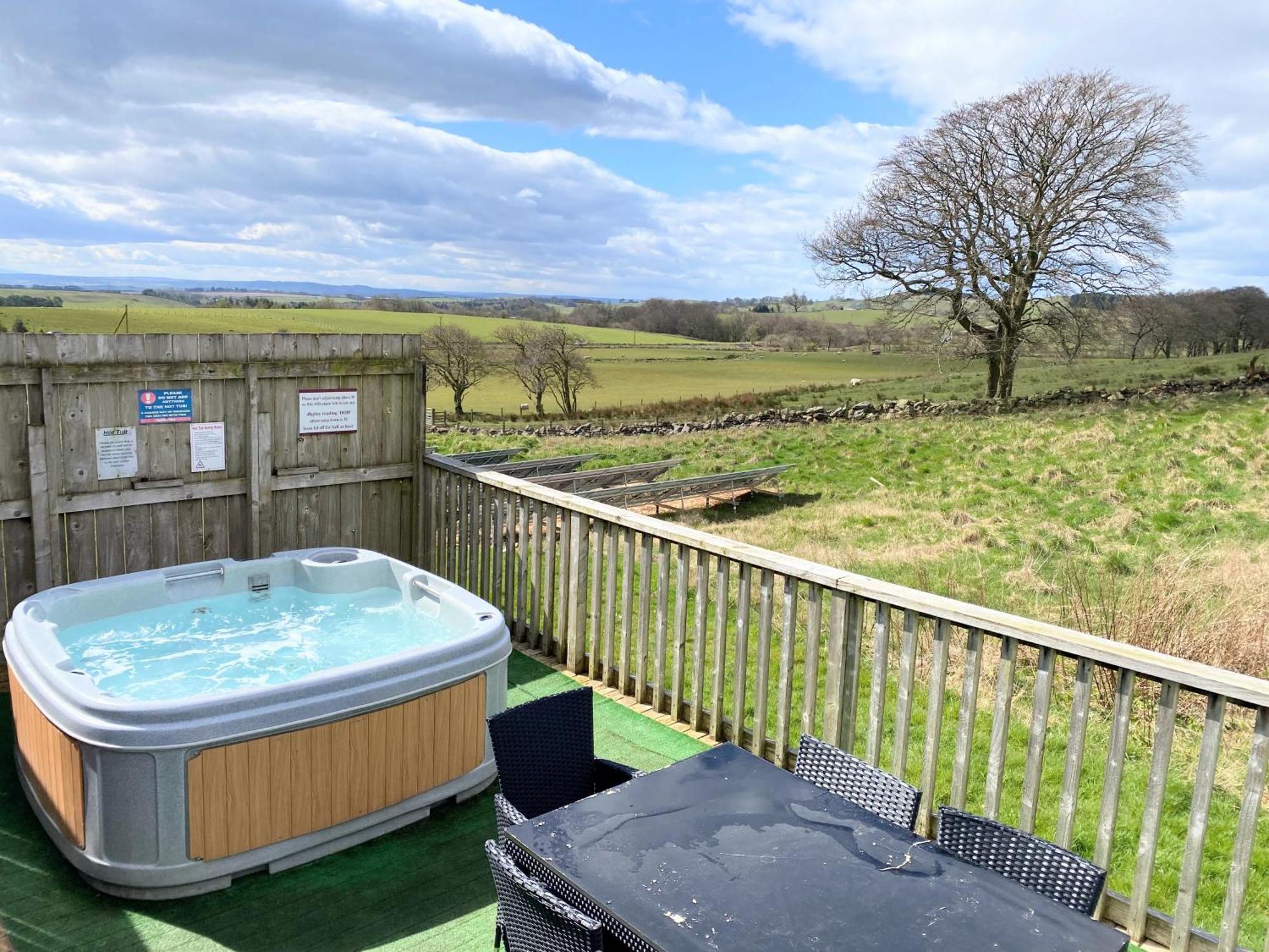 Torridon 12 With Private Hot Tub - Fife - Loch Leven - Lomond Hills Villa Kelty Bagian luar foto