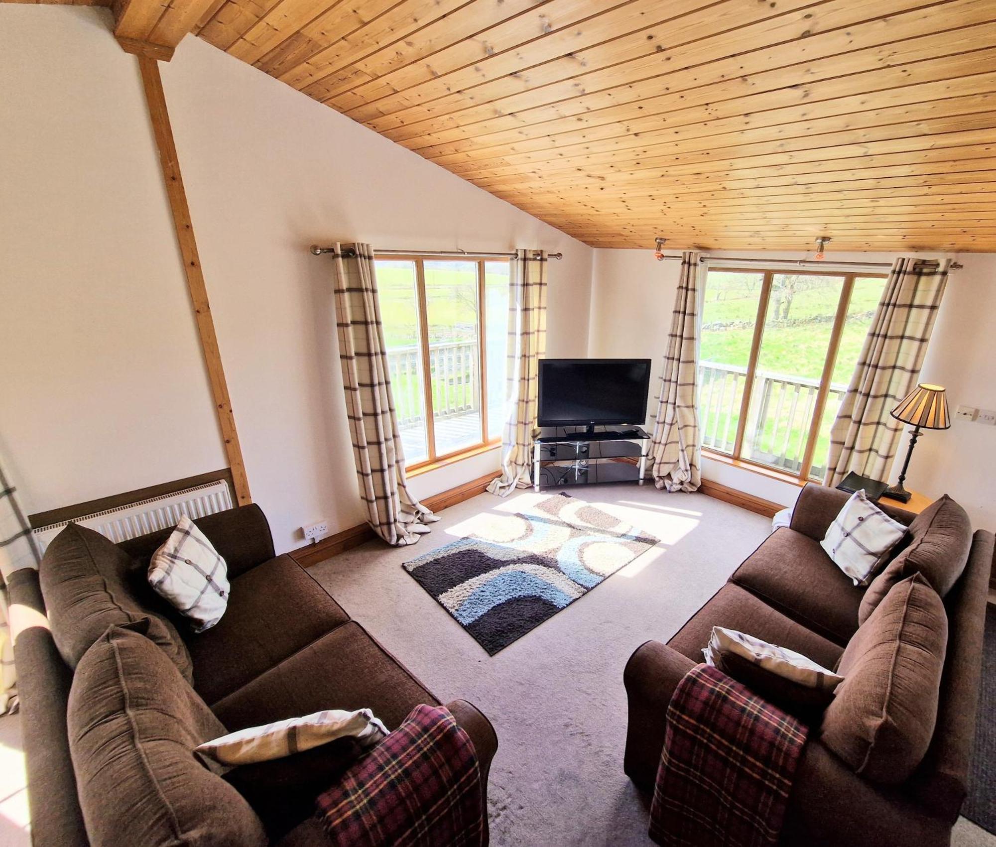 Torridon 12 With Private Hot Tub - Fife - Loch Leven - Lomond Hills Villa Kelty Bagian luar foto