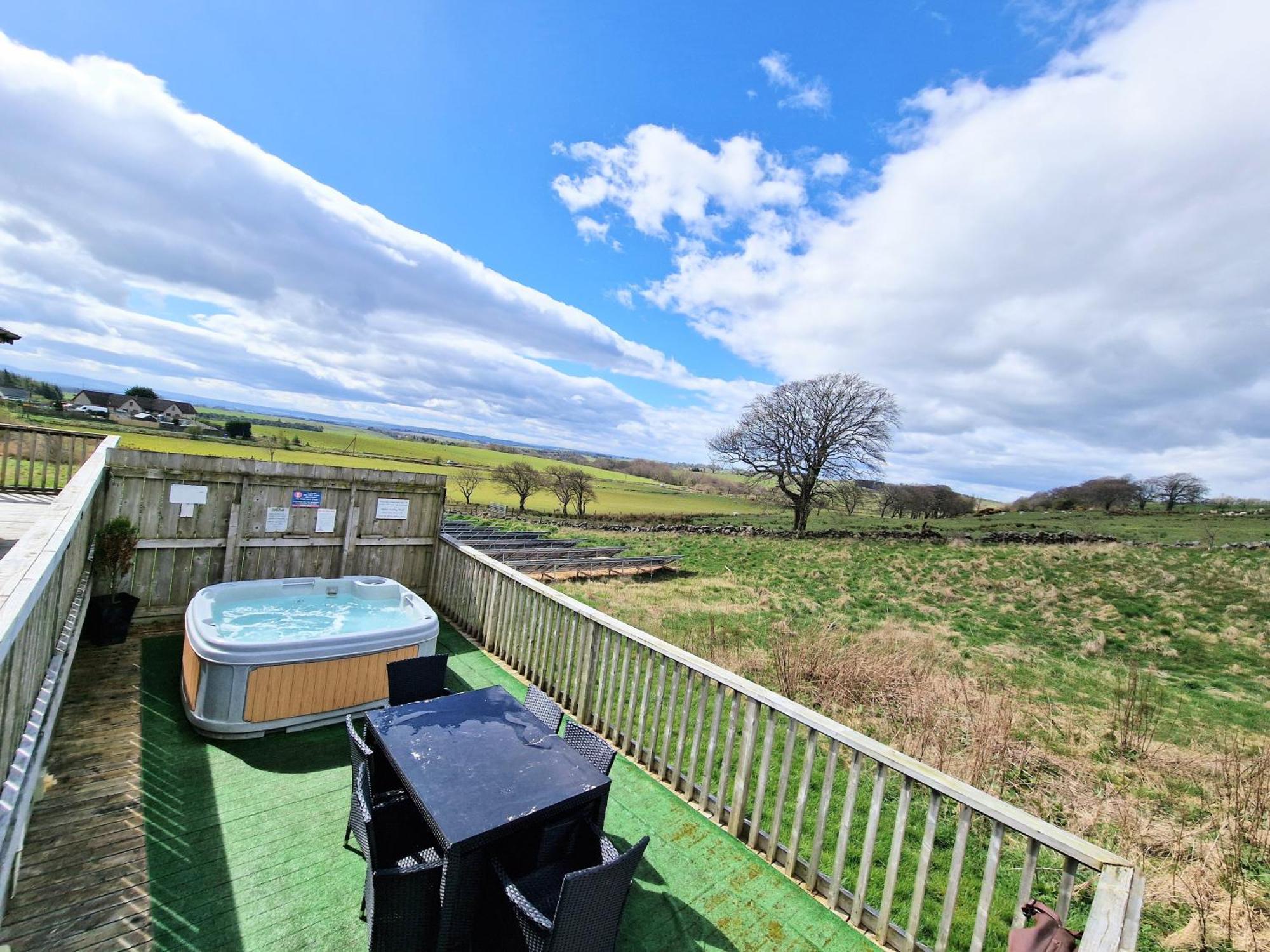 Torridon 12 With Private Hot Tub - Fife - Loch Leven - Lomond Hills Villa Kelty Bagian luar foto